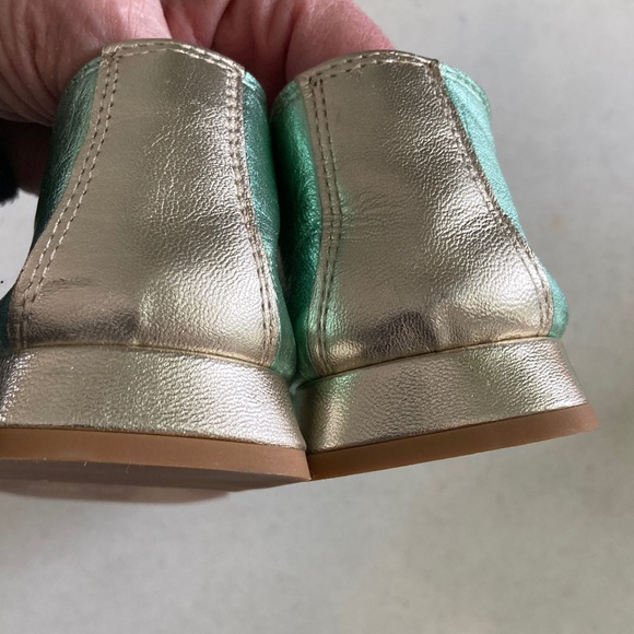 Elegant Mint Green Loafers with Gold Accents - Picture 5 of 7